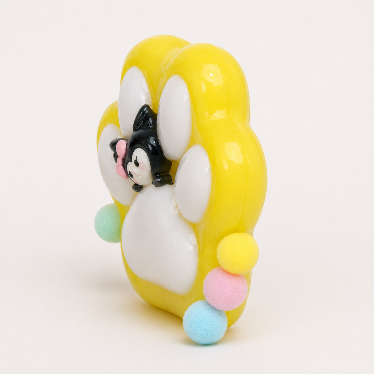Minnie Mouse Paw Shaped Slow Rise Squishy Toy